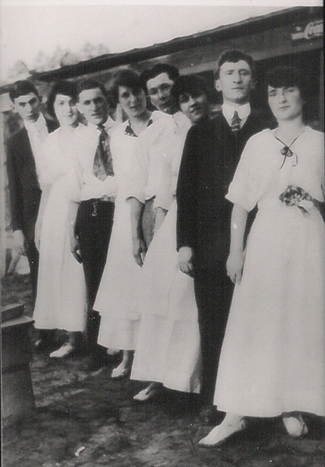 Jewish young people, 1915